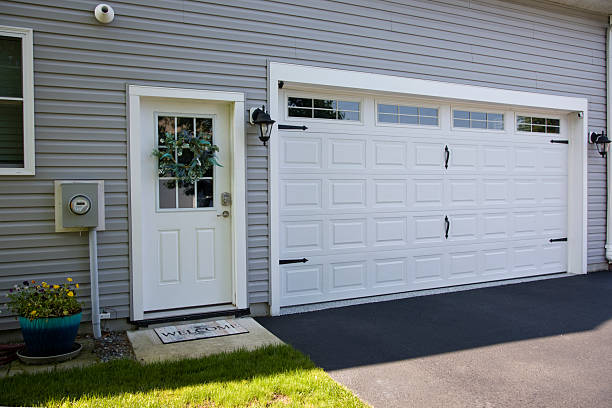24/7 Emergency Garage Door Panel Replacement experts in Marion, KS